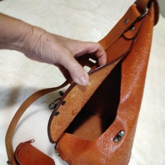 Burnt orange leather embossed shoulder bag - Picture 5 of 14